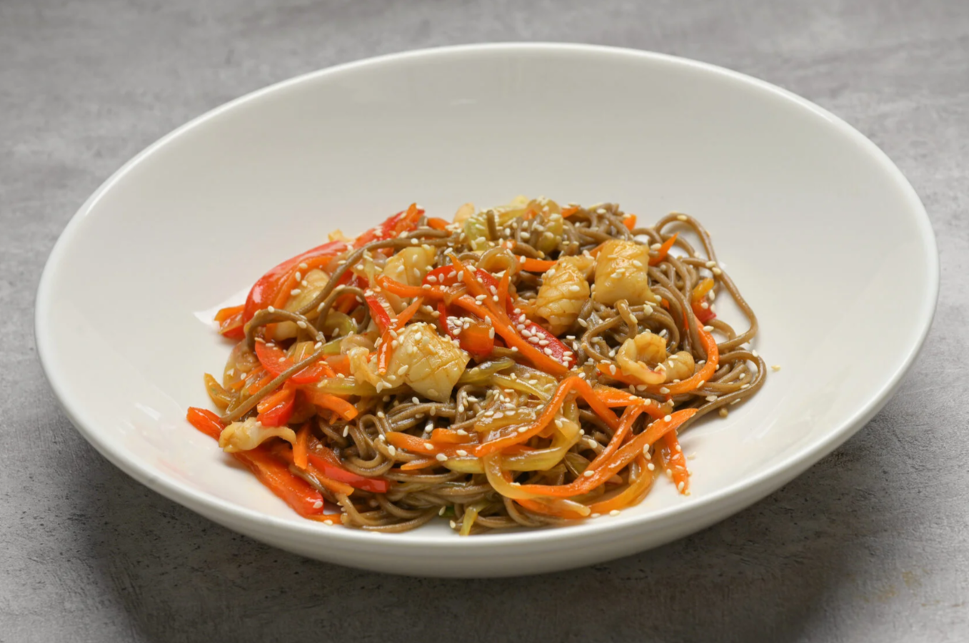 Wok с жареным кальмаром в мисо соусе Wok с жареным кальмаром в мисо соусе