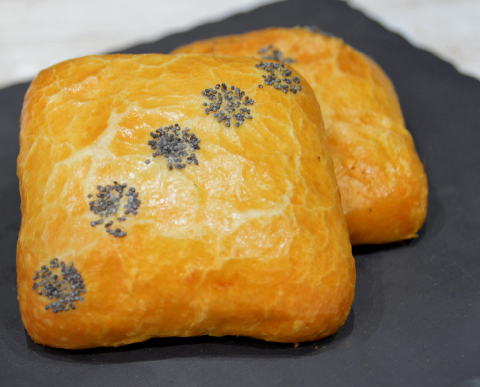 Пирожок сдобный с курицей Пирожок сдобный с курицей