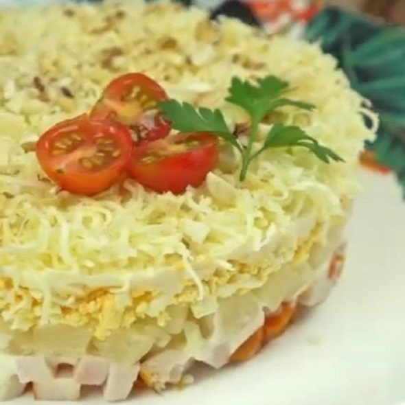 Салат с ананасами, копчёной курочкой, 100 гр. Салат с ананасами, копчёной курочкой, 100 гр.