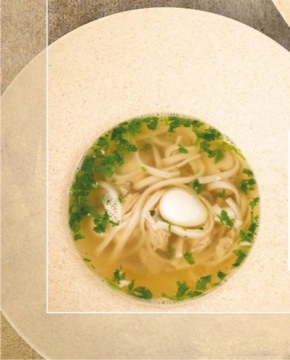 Куриный бульон с лапшой и зеленью Куриный бульон с лапшой и зеленью