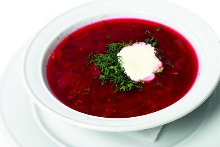 Борщ со свежей капустой и сметаной Борщ со свежей капустой и сметаной