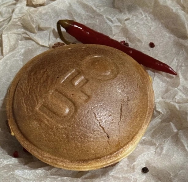 UFO c красной рыбой булочка Бриошь UFO c красной рыбой булочка Бриошь