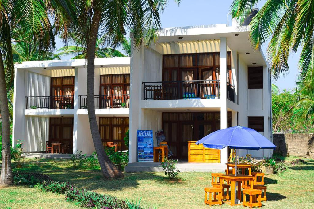 Тринкомали