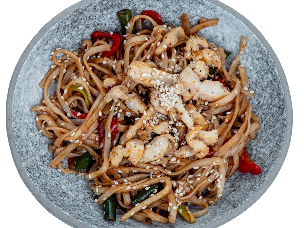 Удон с курицей и яйцом Удон с курицей и яйцом