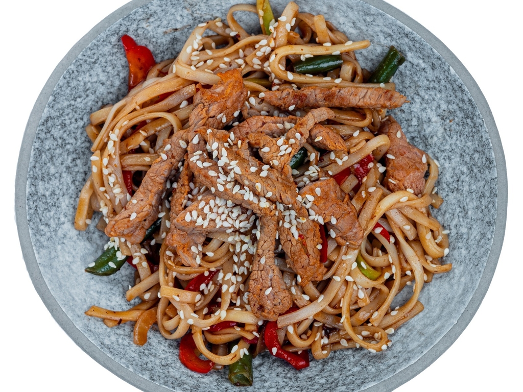 Удон с телятиной и яйцом