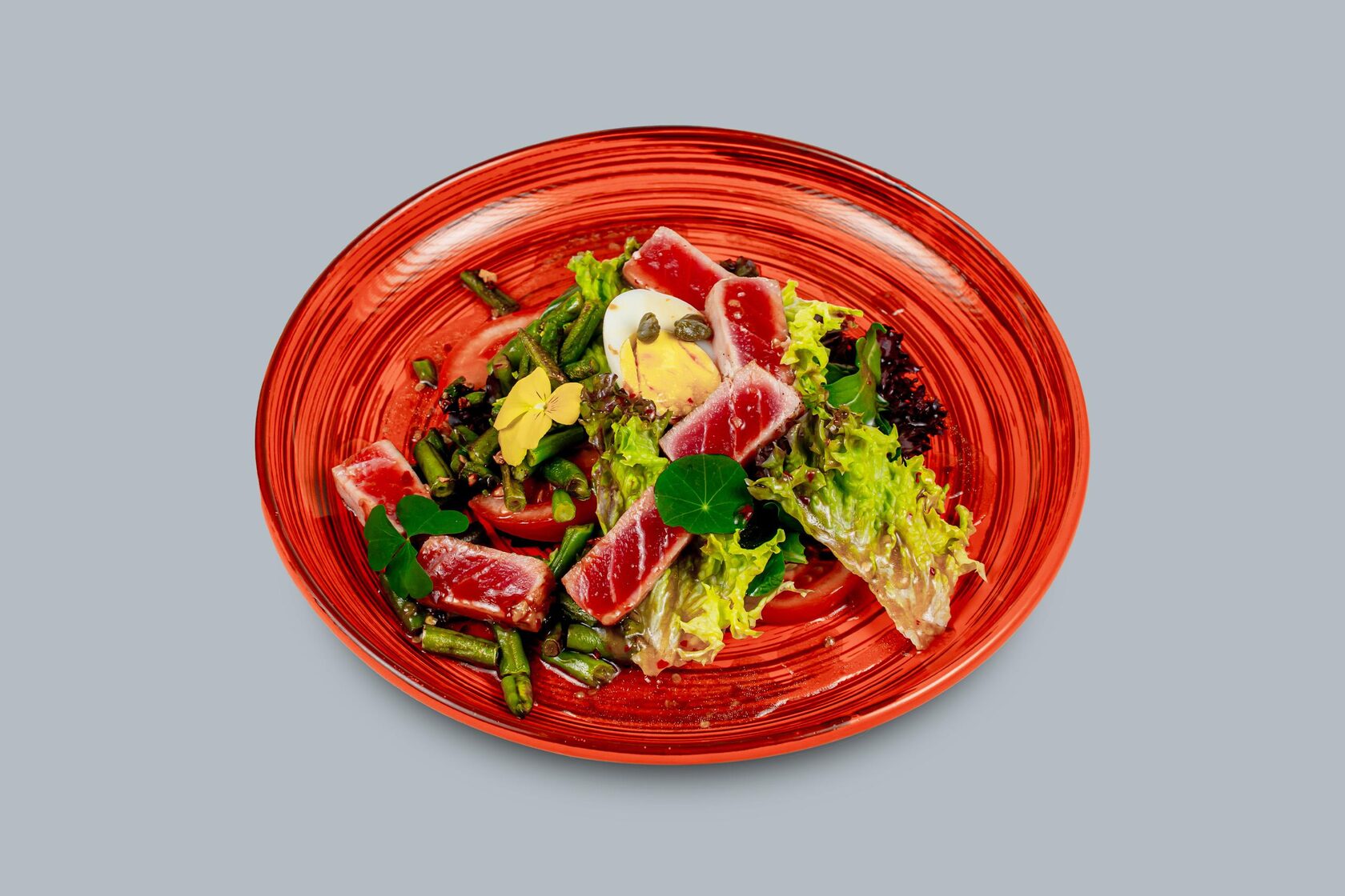 Салат Нисуаз с тунцом татаки Салат Нисуаз с тунцом татаки