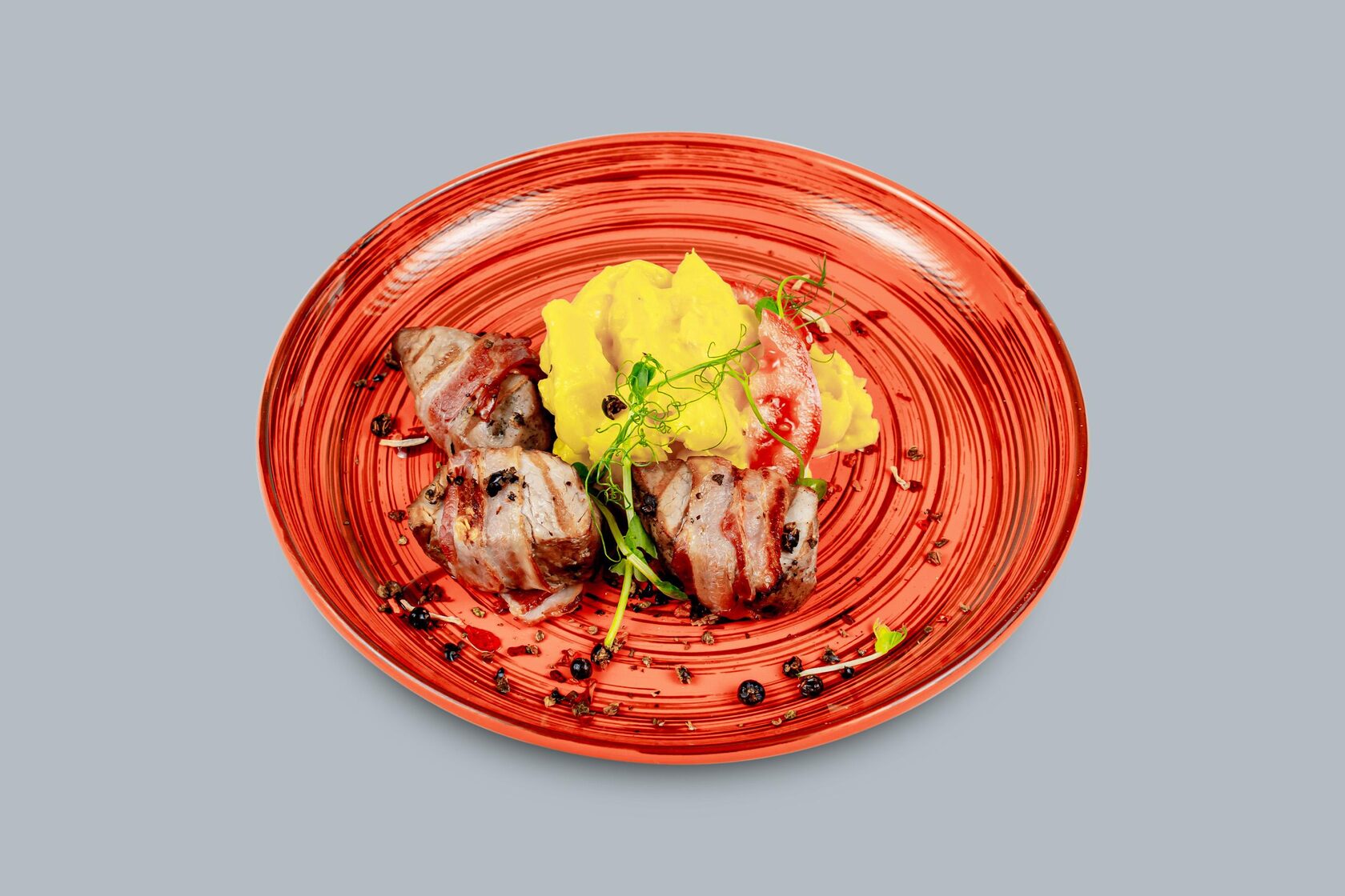 Свиная вырезка, запеченная в беконе Свиная вырезка, запеченная в беконе