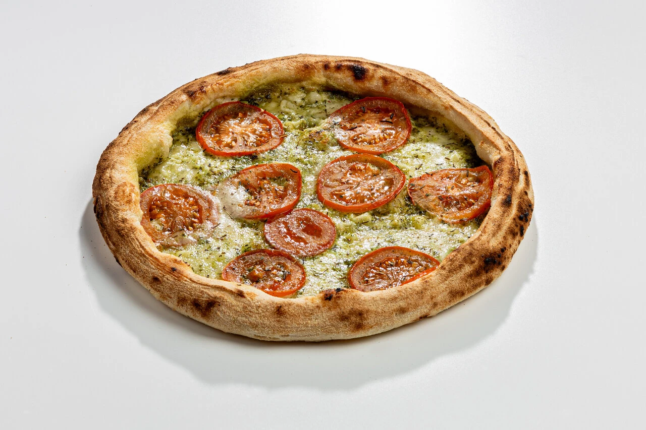 Пицца Маргарита с песто Пицца Маргарита с песто