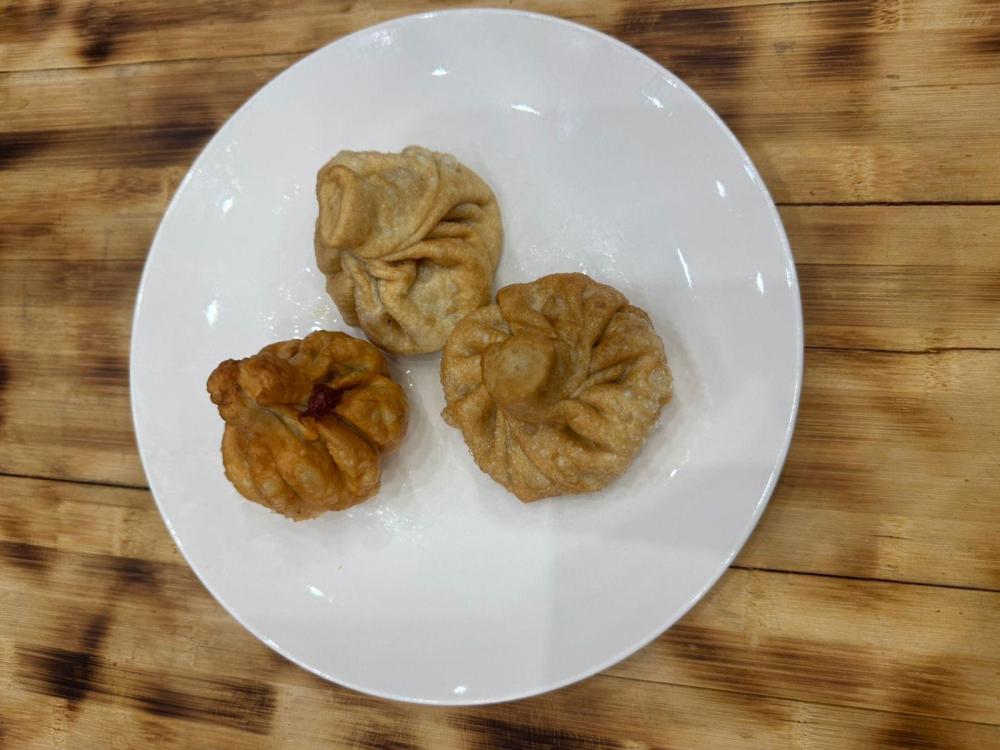 Хинкали с горбушей и икорным соусом, 415 гр. Хинкали с горбушей и икорным соусом, 415 гр.