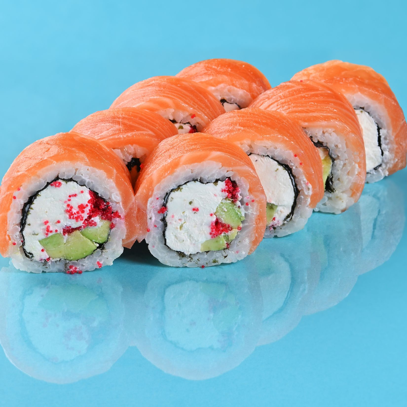 Филадельфия с лососем и авокадо Филадельфия с лососем и авокадо