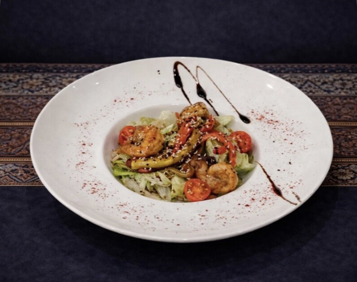 Тёплый салат с креветками 300 г