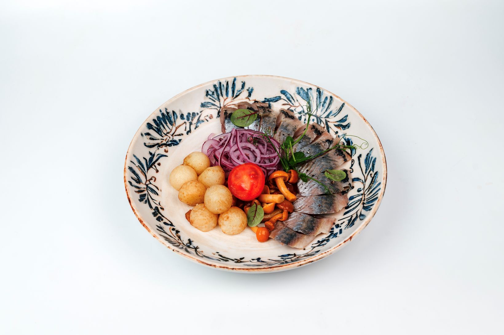 Филе сельди со свежими овощами