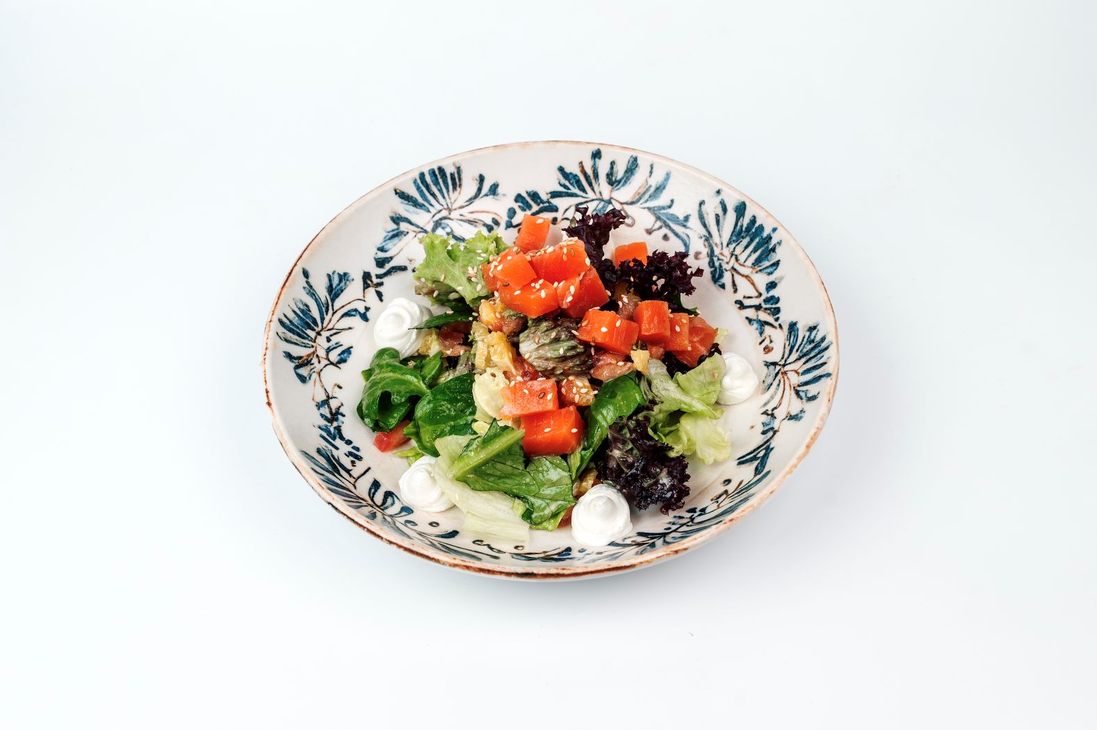 Салат со слабосоленым лососем