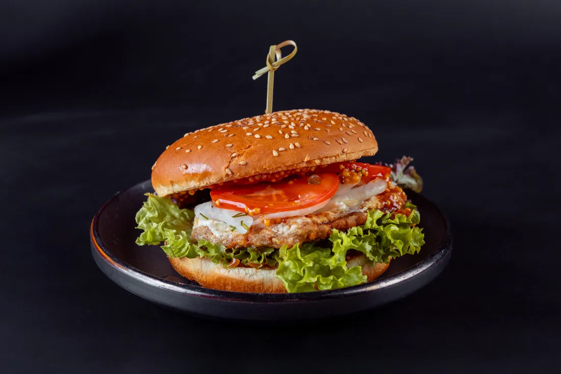 Бургер с томленой говядиной Бургер с томленой говядиной