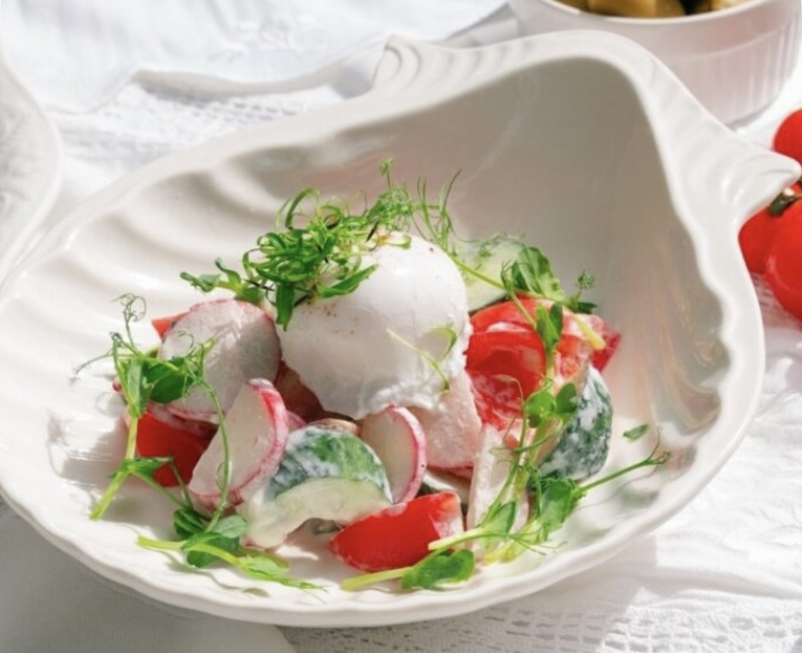 Салат с яйцом пашот 185 г