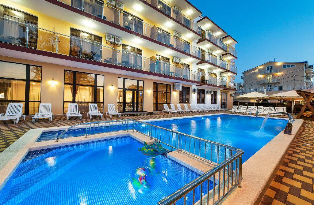 LEONSIA FAMILY HOTEL 3*