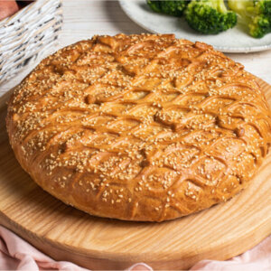 Курник с красной рыбой, картофелем и сыром
