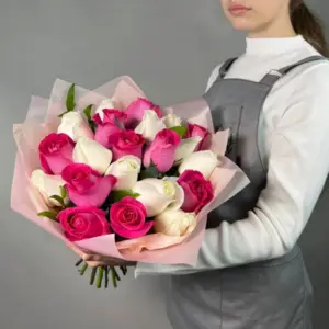 Букет из 21 розы с рускусом