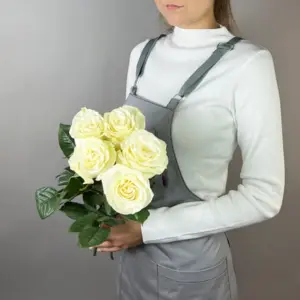 5 роз 70 см.