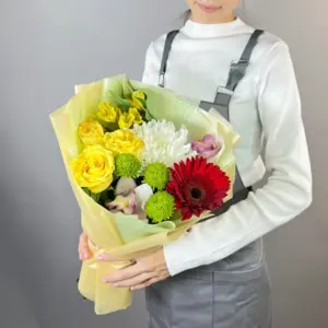 Букет с розами, герберами и орхидеей