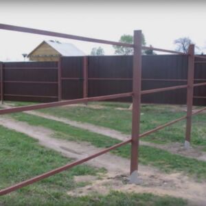 Монтаж металлических столбов для заборов и ограждений