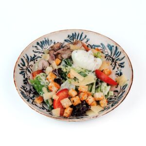 Теплый салат с куриным бедром